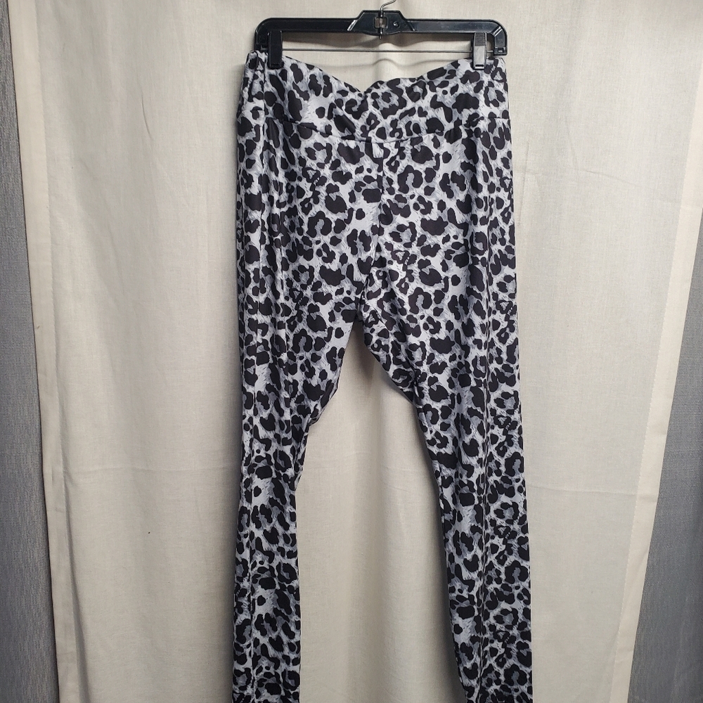 SHEIN Curve Black and White Leggings - Picture 1 of 8